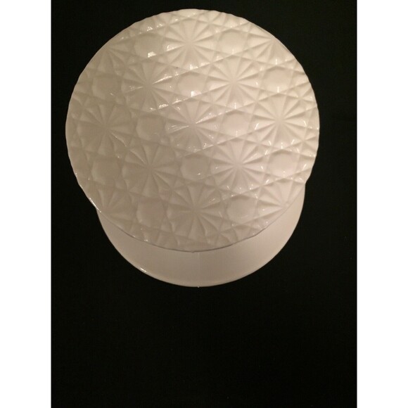 Vintage Fenton Daisy & Button #1992 White Milk Glass Top Hat Vase Planter - Picture 4 of 7